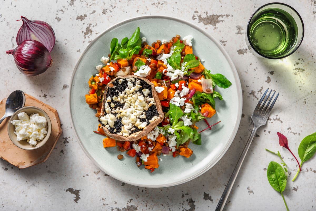 Portobello farci au fromage de chèvre et salade tiède