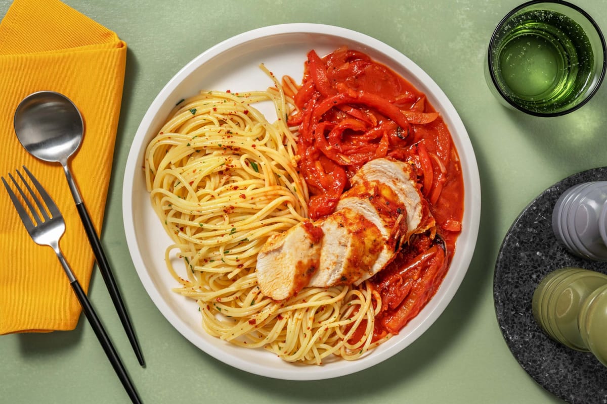 Poulet aus dem Ofen in Peperoni-Tomaten-Sauce