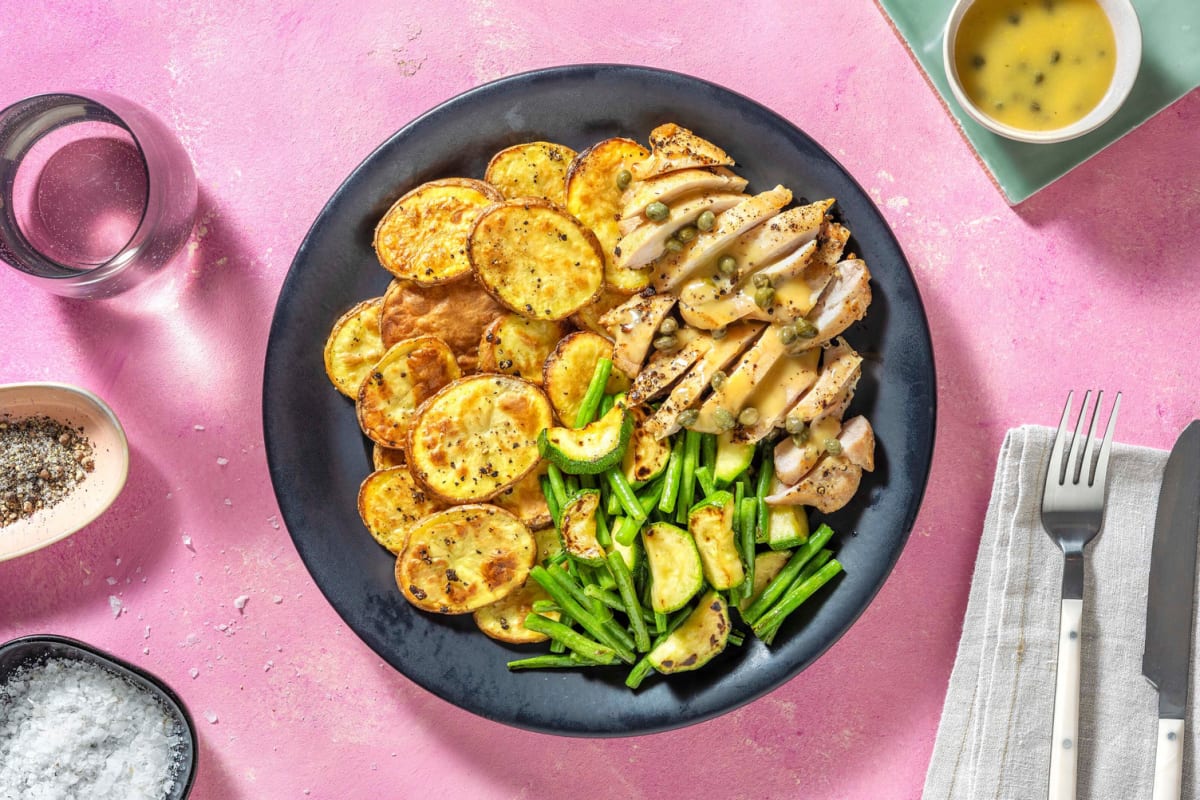 Poulet dans une sauce au citron et aux câpres