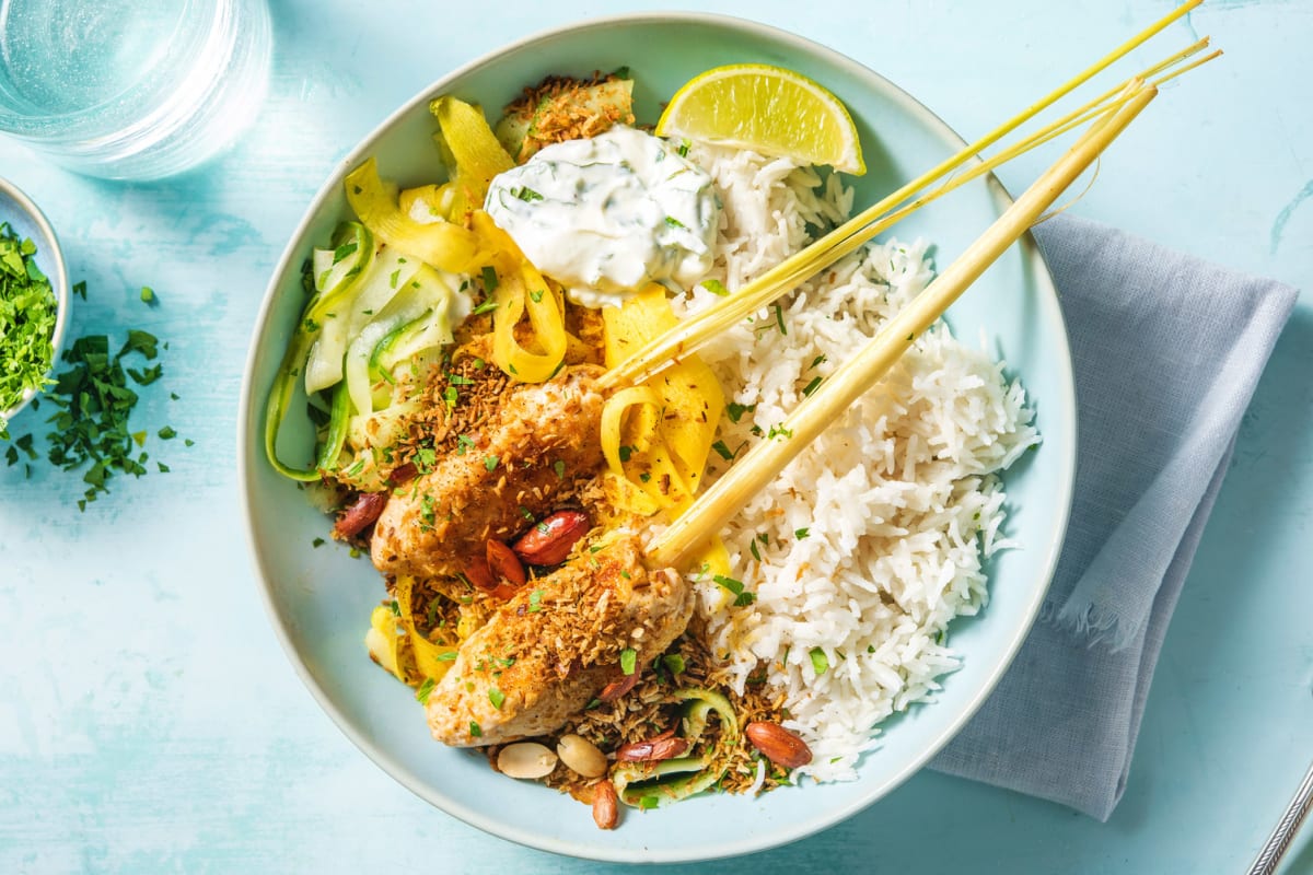 Poulet sur brochettes de citronnelle et riz au lait de coco