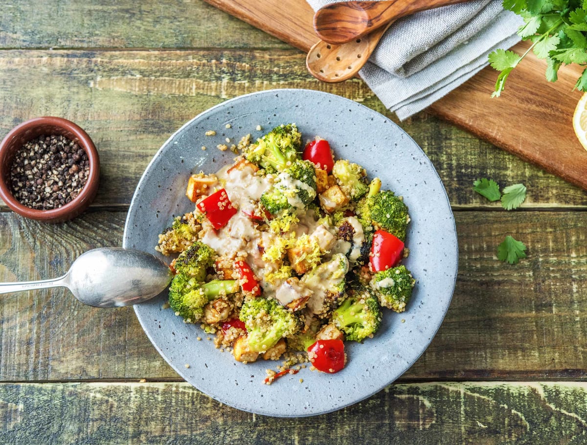 Quinoa met kruidige tofu en broccoli