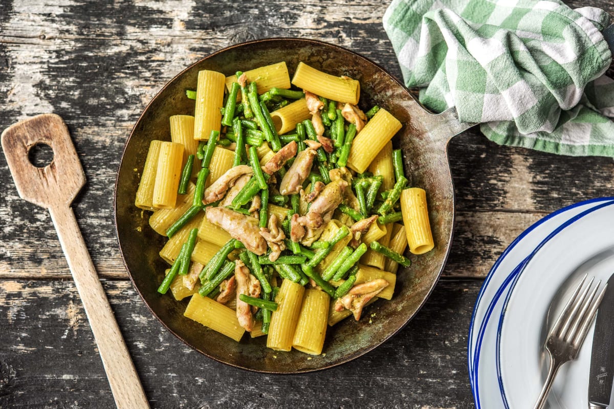 Rigatoni met kippendijstukjes en pesto