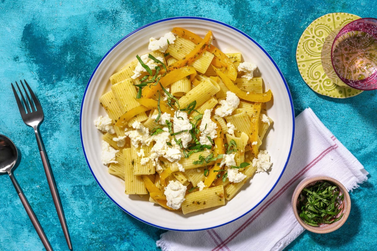 Rigatoni mit Mozzarella und gelber Paprika