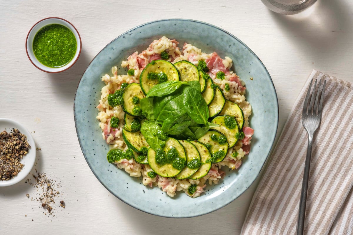 Groene risotto met ham en spinaziepesto