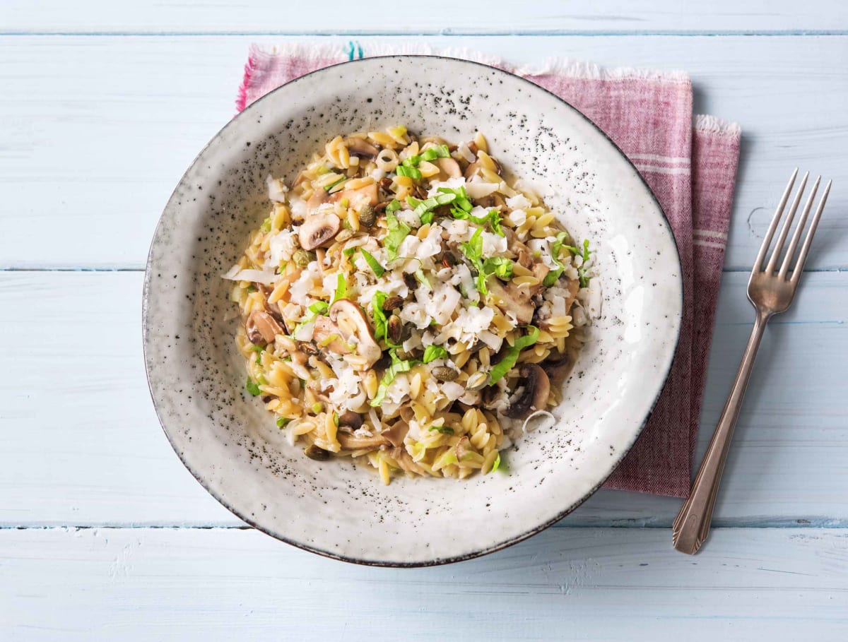 Risotto van orzo met paddenstoelen, kruidenkaas en verse basilicum