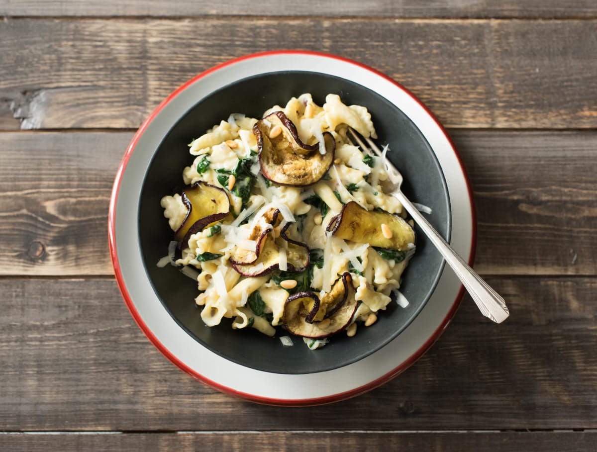 Romige gigli met aubergine en oude kaas