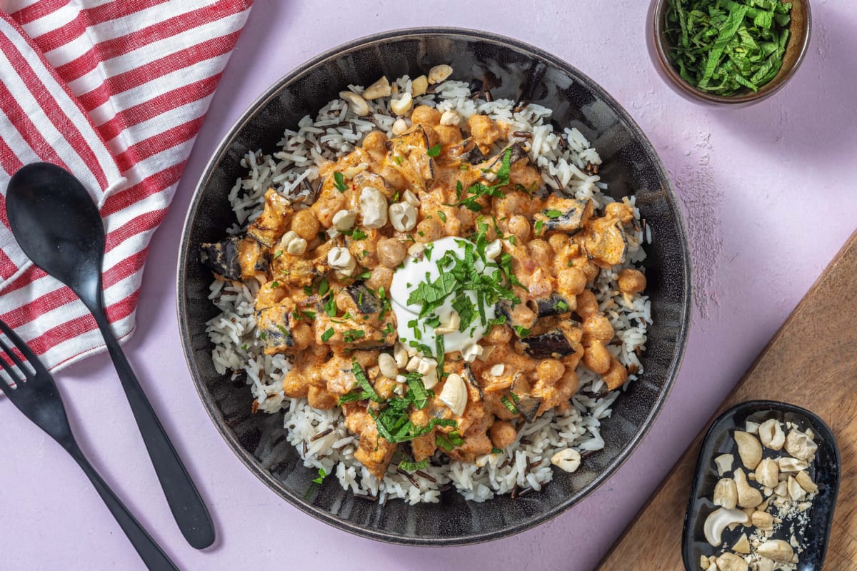 Rotes Auberginen-Curry mit Sojajoghurt