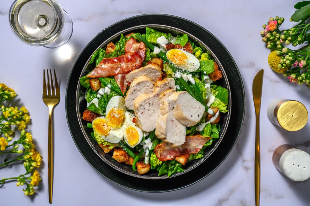 Salade césar gourmande au poulet et lard