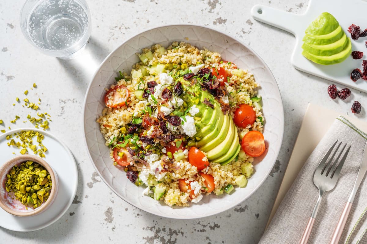 Bulgur met avocado, komkommer en pistachenoten