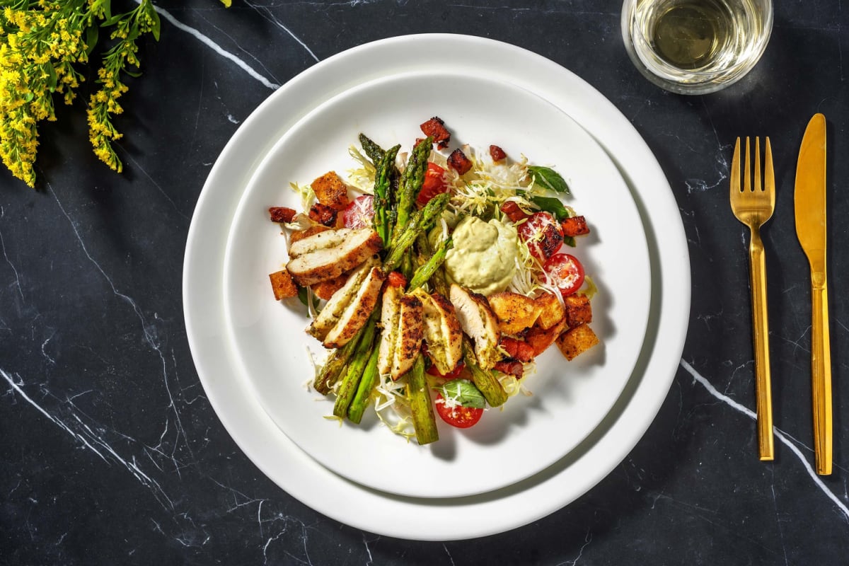 Salade gourmet au filet de poulet, asperges vertes et chorizo