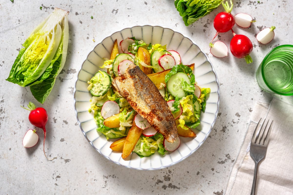 Scandinavische salade met heekfilet