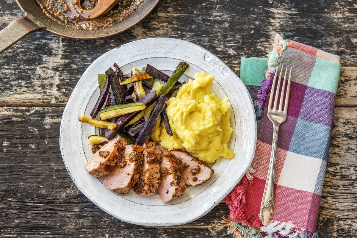 Schweinefilets mit Ofen-Karotten-Sticks Rezept | HelloFresh