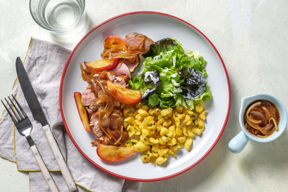 Schweinsnierstück mit Knöpfle und Zwiebelsauce Rezept | HelloFresh