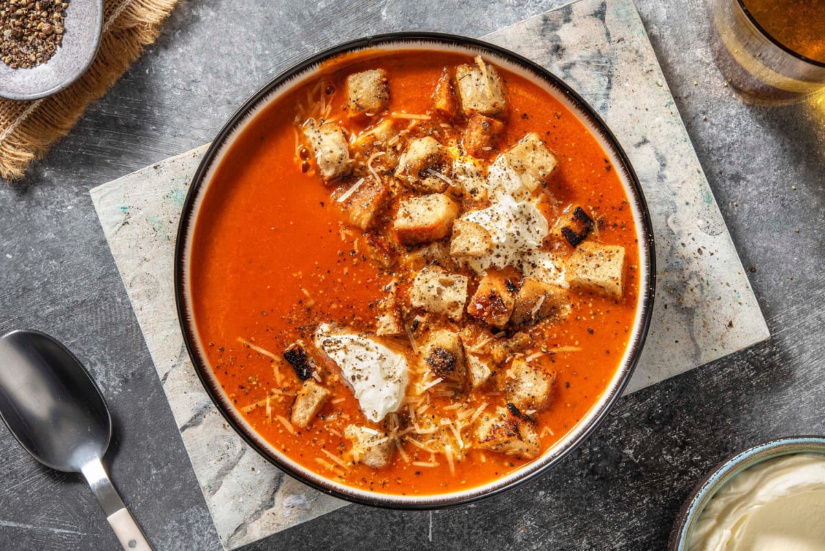 Drie-tomatensoep met zelfgemaakte kaascroutons