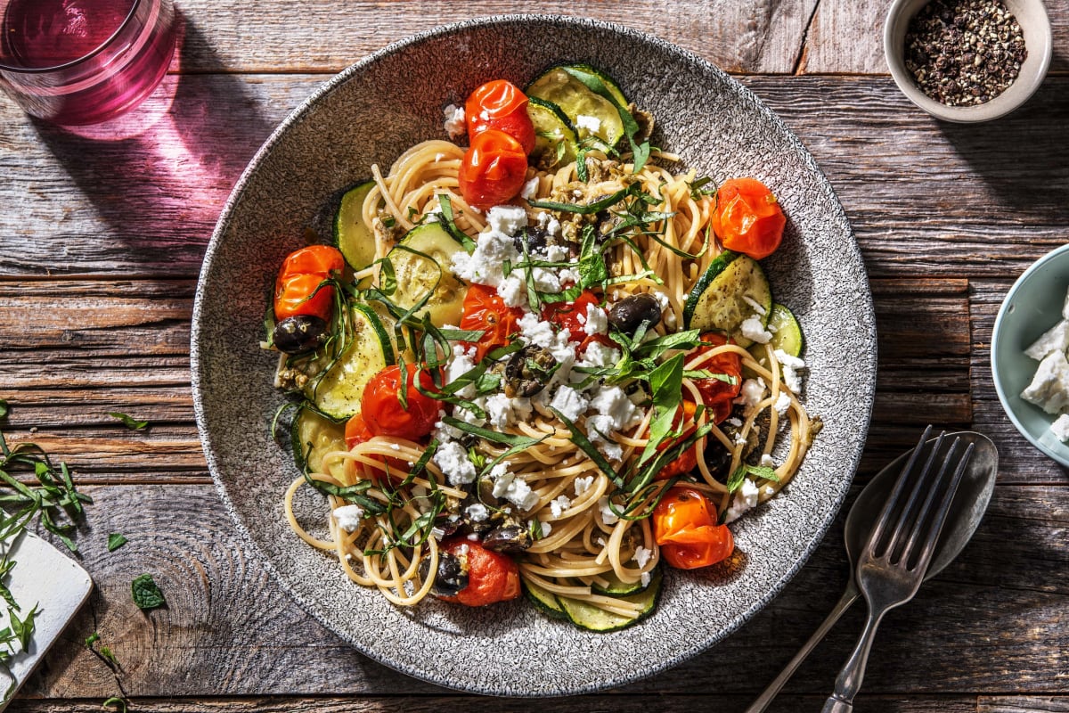 Spaghetti à la méditerranéenne aux légumes rôtis
