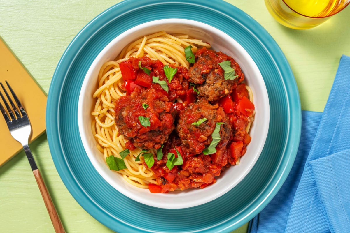 Spaghetti mit Hackbällchen in Tomatensoße