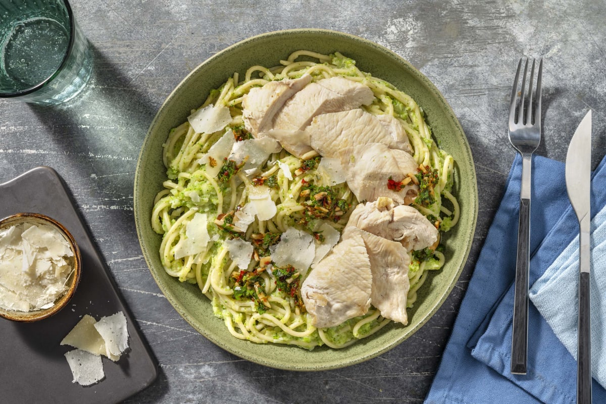 Hähnchenbrust auf Spaghetti in Brokkolisoße Rezept | HelloFresh