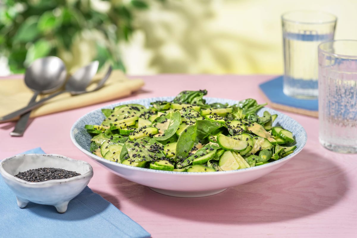 Spinazie-komkommersalade met sesam-soja dressing Recept | HelloFresh