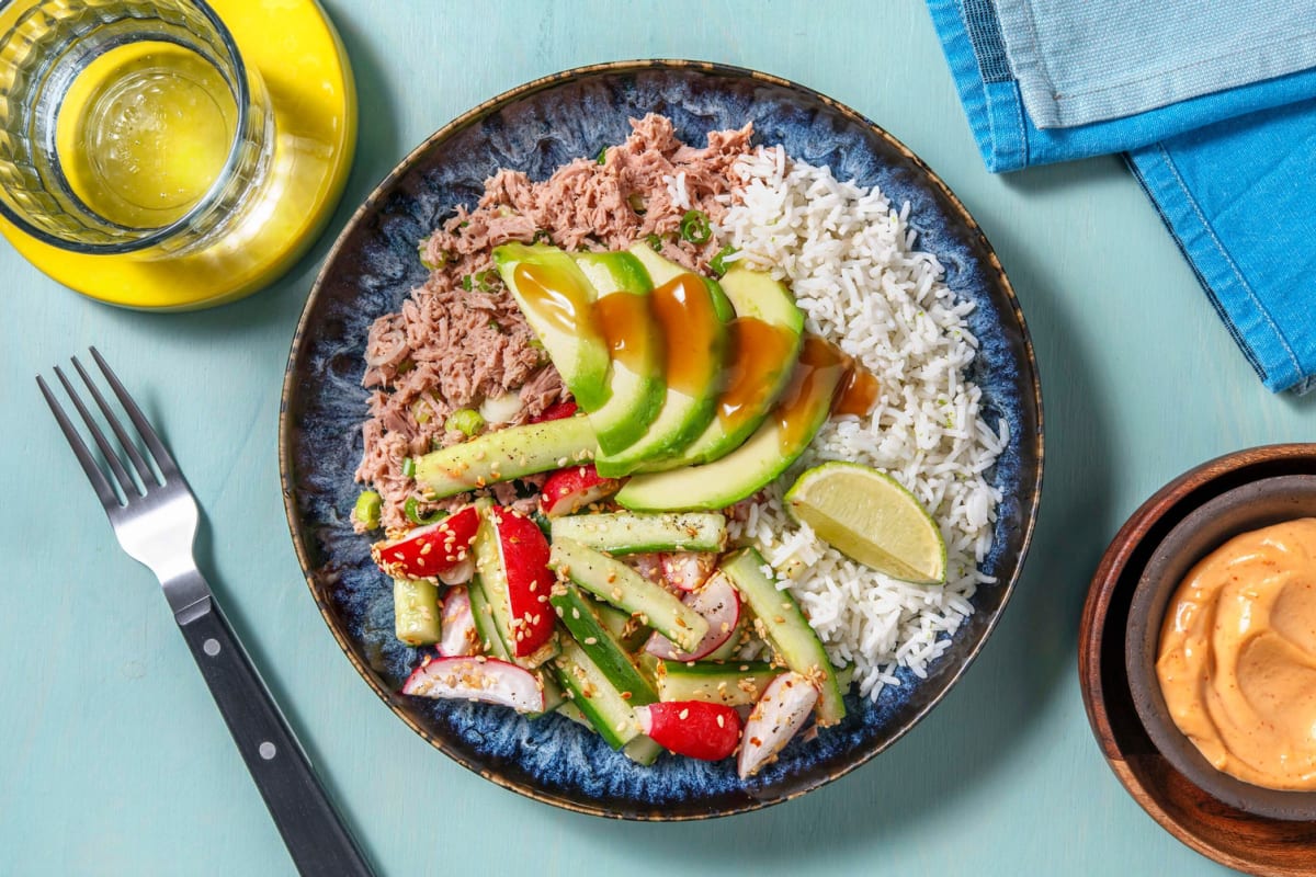 Summer Tuna Bowl mit Avocado auf Limettenreis