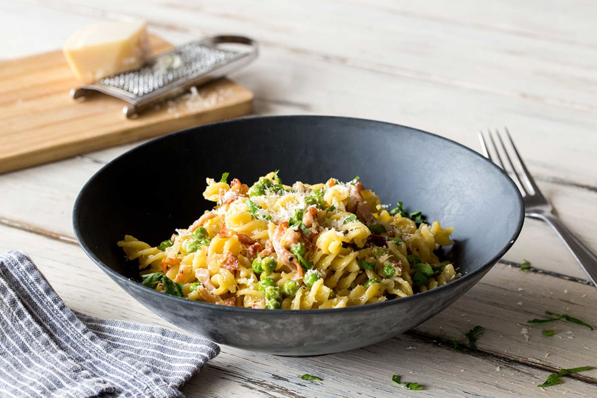 Super Quick Creamy Pasta with Peas and Bacon