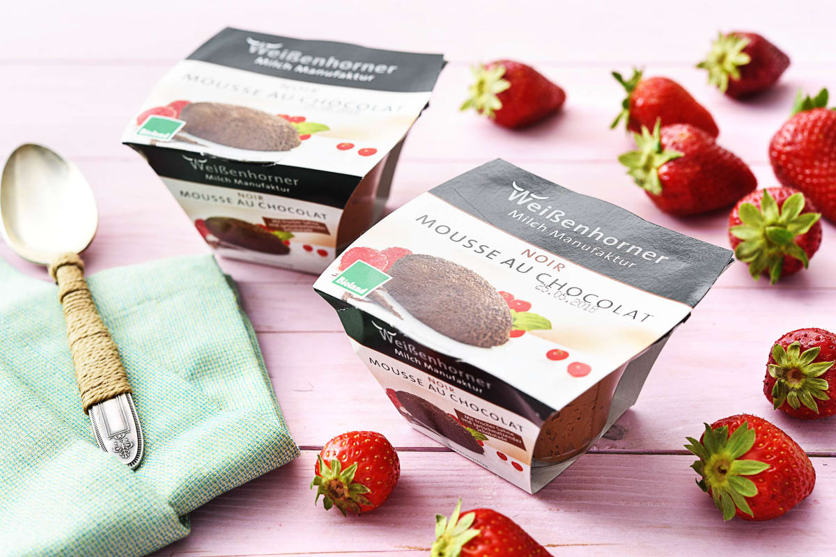 Supersnelle chocolademousse met verse aardbeien