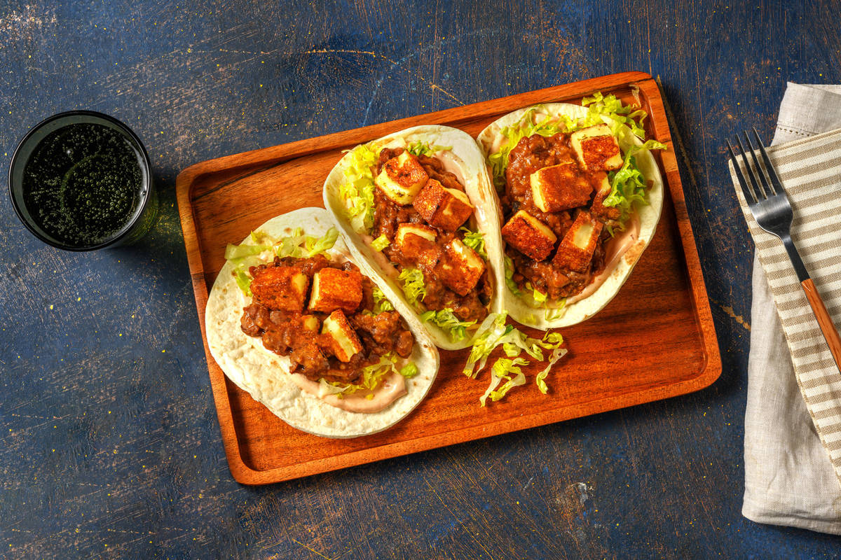 Tacos de halloumi & haricots noirs Recette HelloFresh