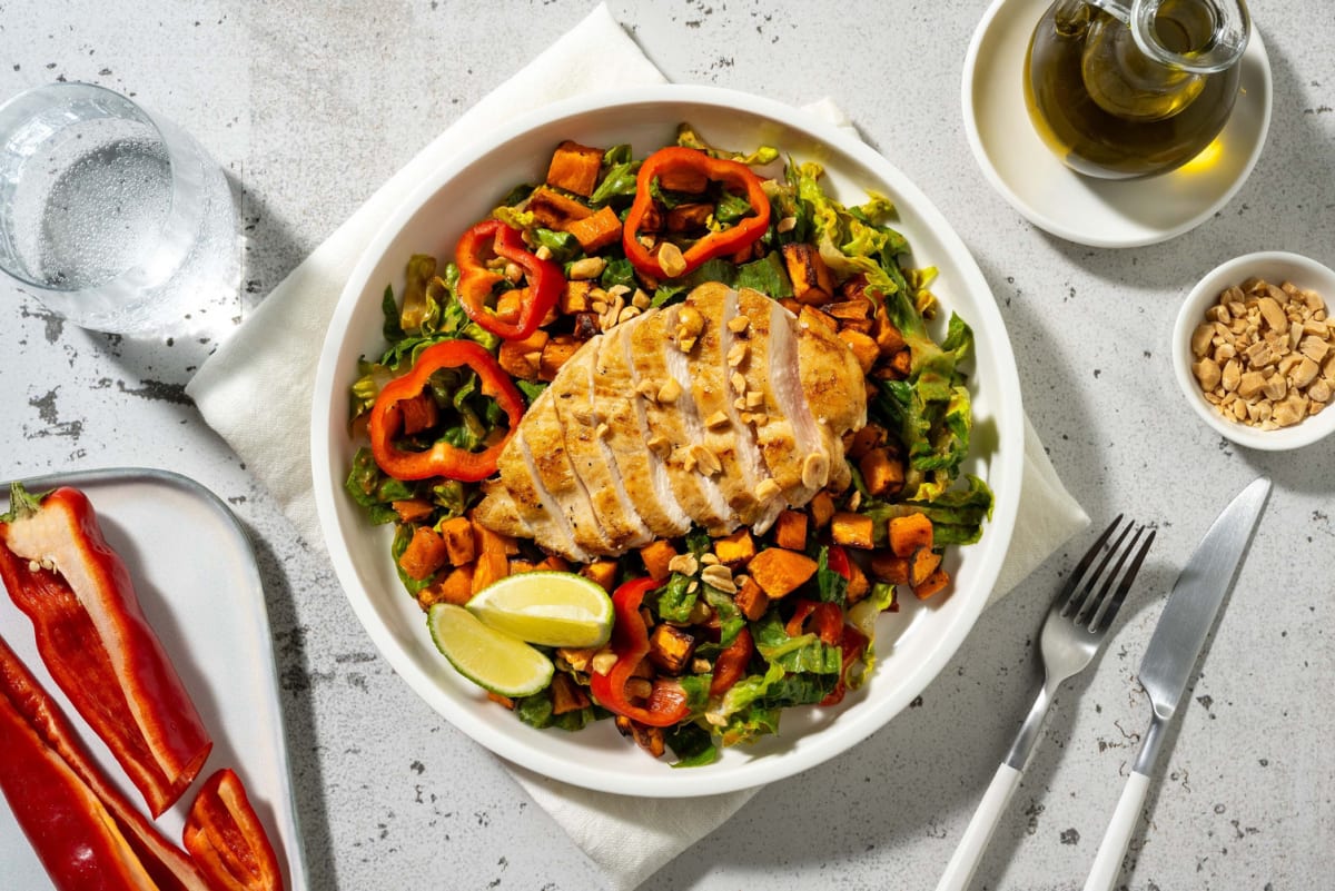Thai Hähnchen Salat mit Erdnuss-Soja-Dressing