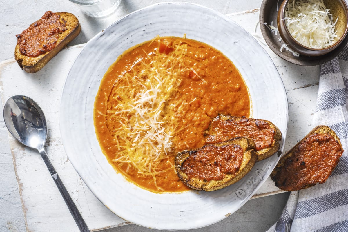 Soupe de tomate et bruschettas au pesto de poivron