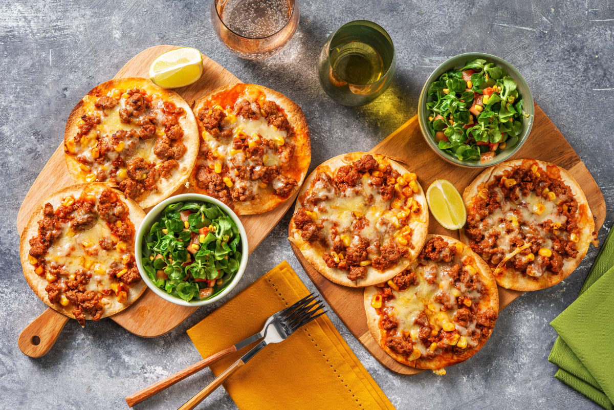 Tostada met gekruid kipgehakt en cheddar