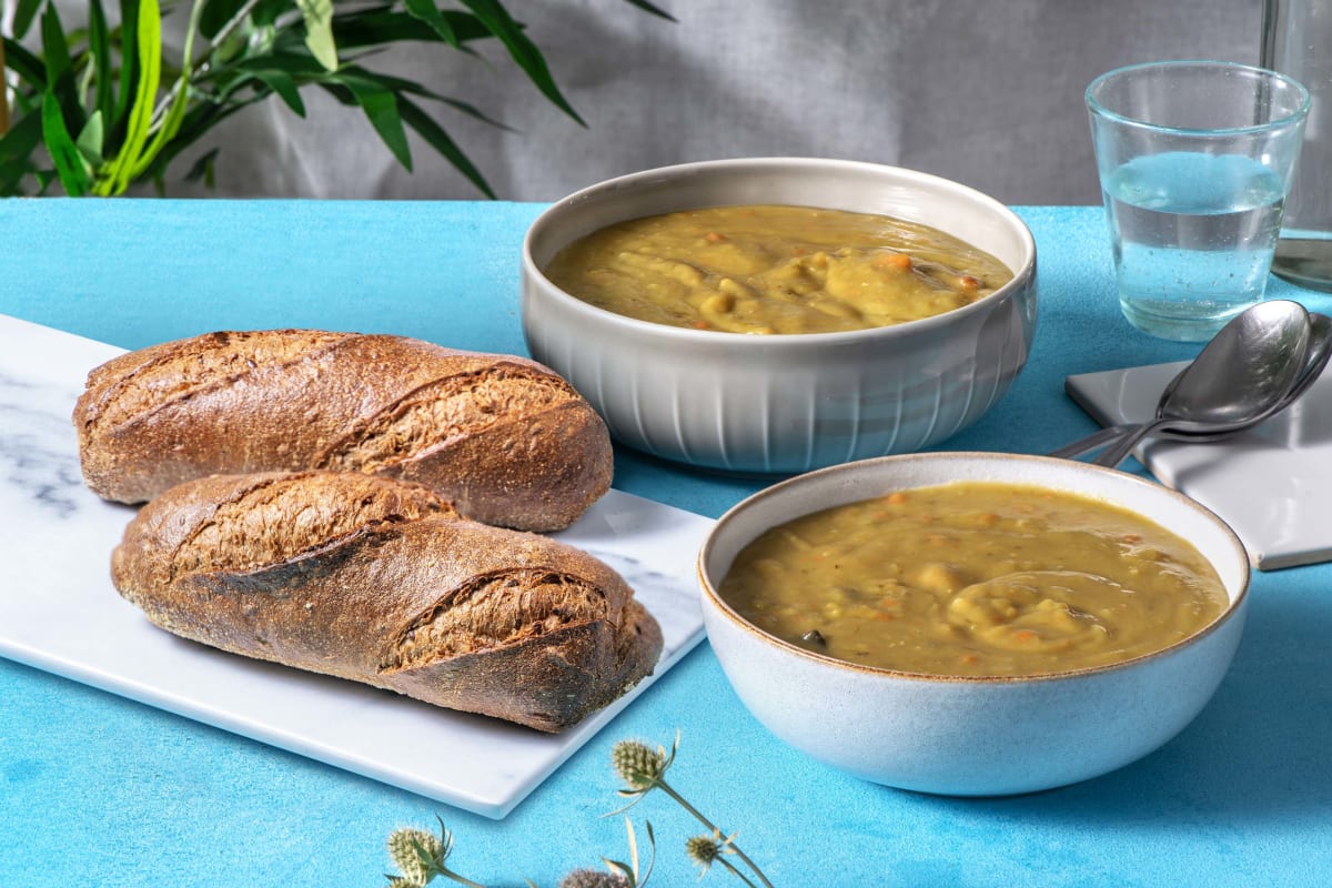 Soupe aux pois avec saucisse et lardons et baguette woutkorn BIO