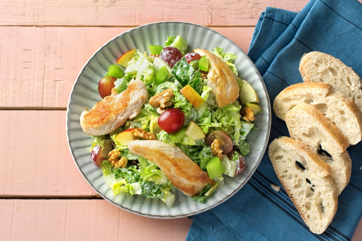 Waldorfsalat mit Trutenbrustfilets und knusprigem Baguette Rezept ...