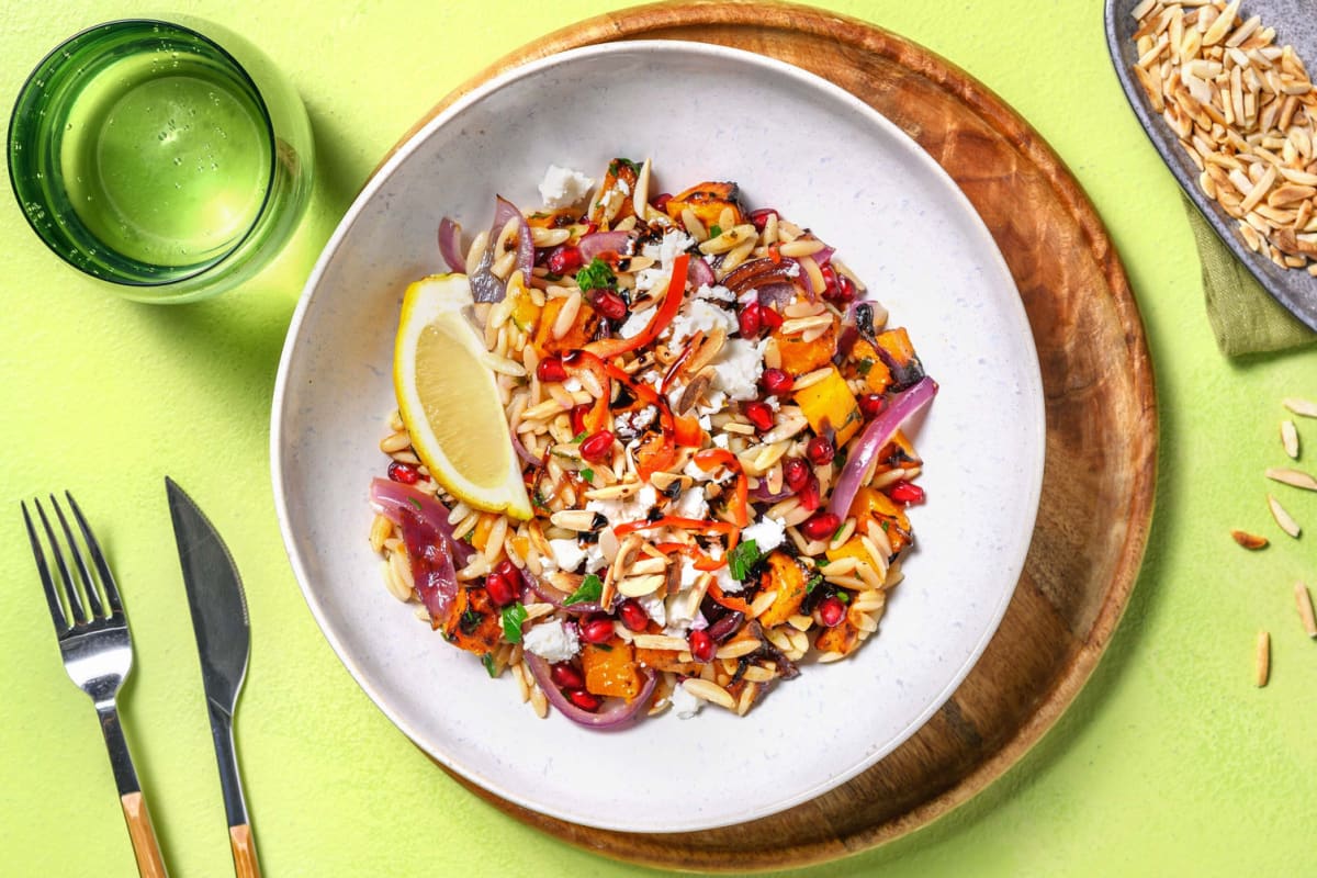 Warmer Orzo-Salad mit Kürbis-Zwiebel-Gemüse