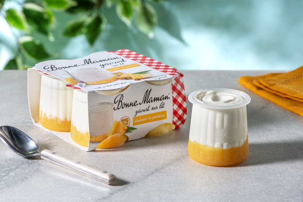 Yaourt sur lit d'ananas passion