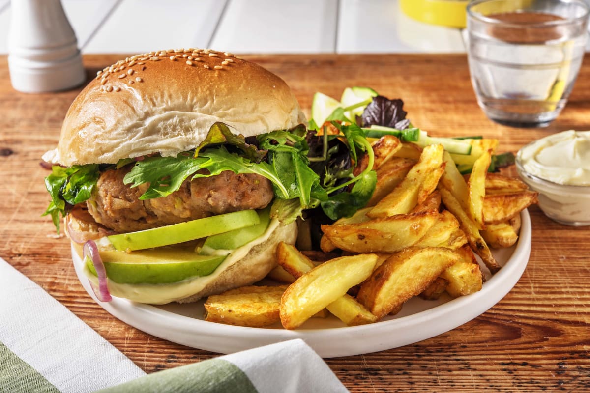 Zelfgemaakte hamburger met friet