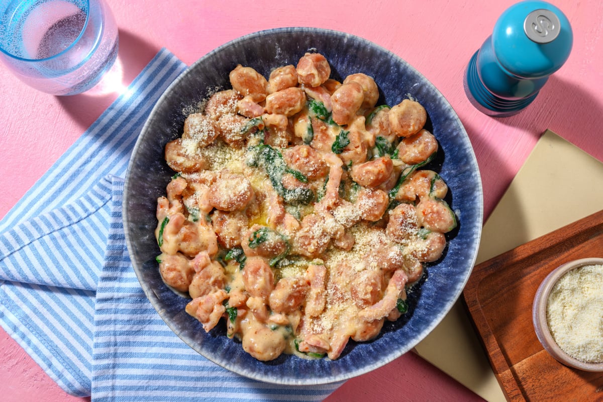 One Pan: Rote-Beete-Gnocchi mit Bacon