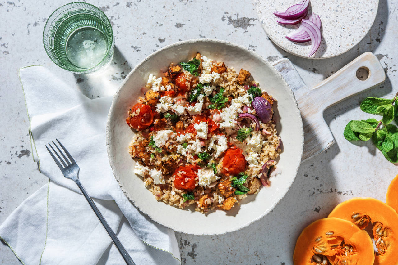 Ensalada tibia de bulgur con boniato asado y queso griego a la menta