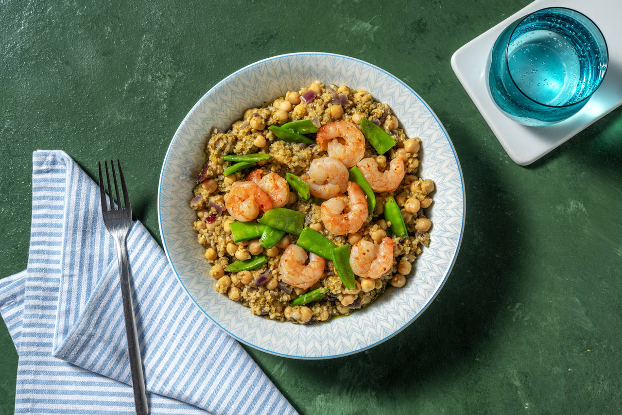 Ensalada de bulgur y gambas con garbanzos y tirabeques