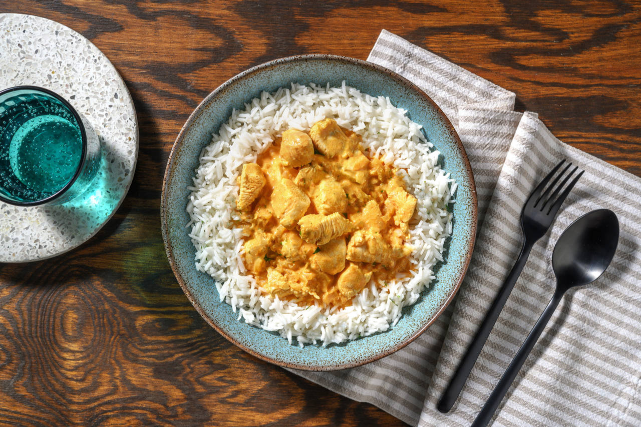 Pollo estilo tikka masala acompañado de arroz basmati