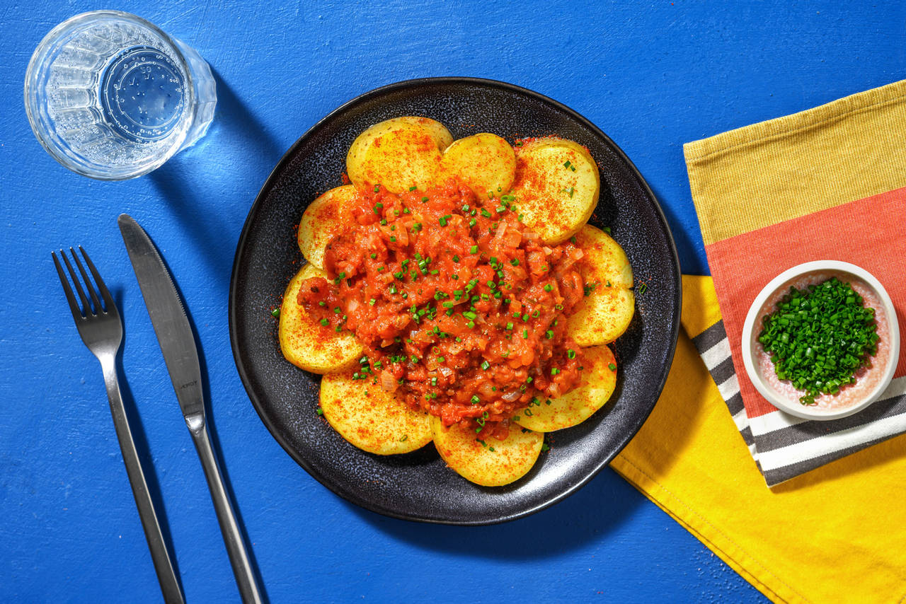 Bacalao con tomate y patatas con pimentón dulce