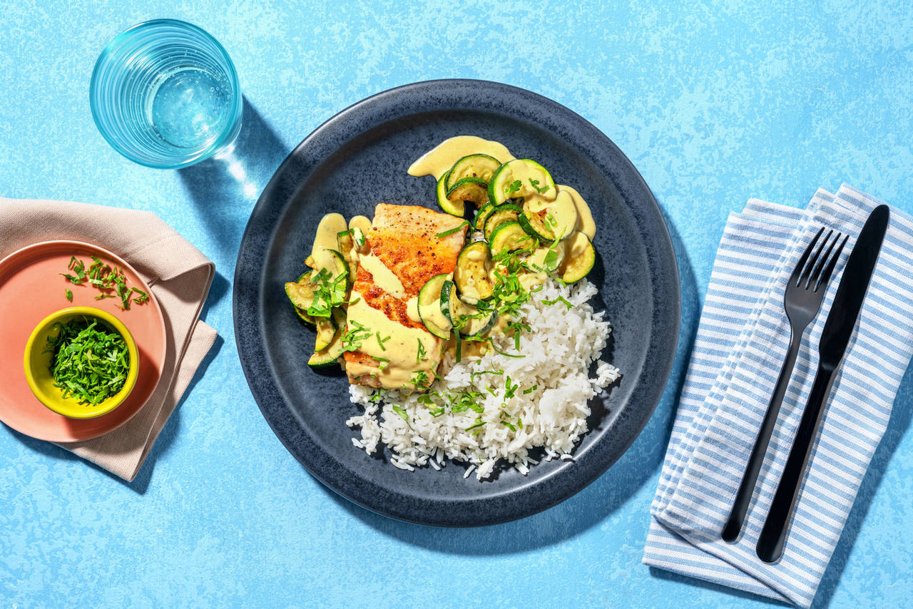 Salmón a la mostaza con arroz basmati y calabacín