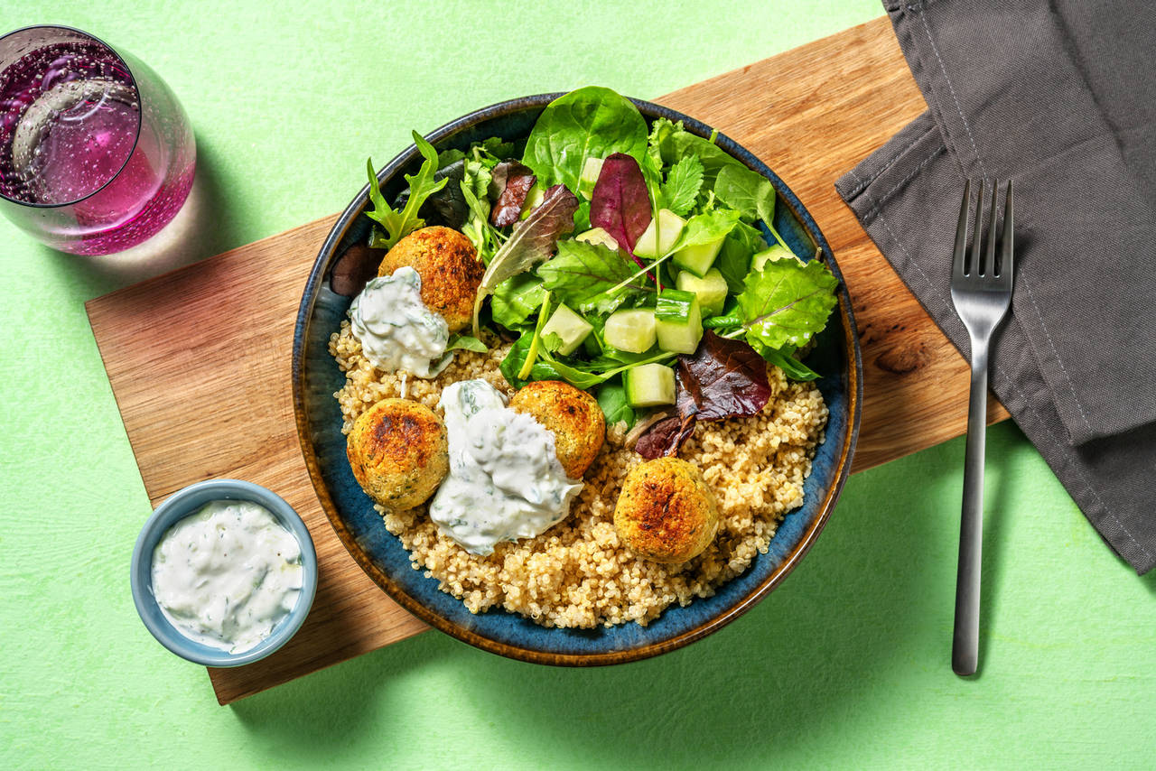 Falafel con tzatziki casero con quinoa y ensalada de pepino