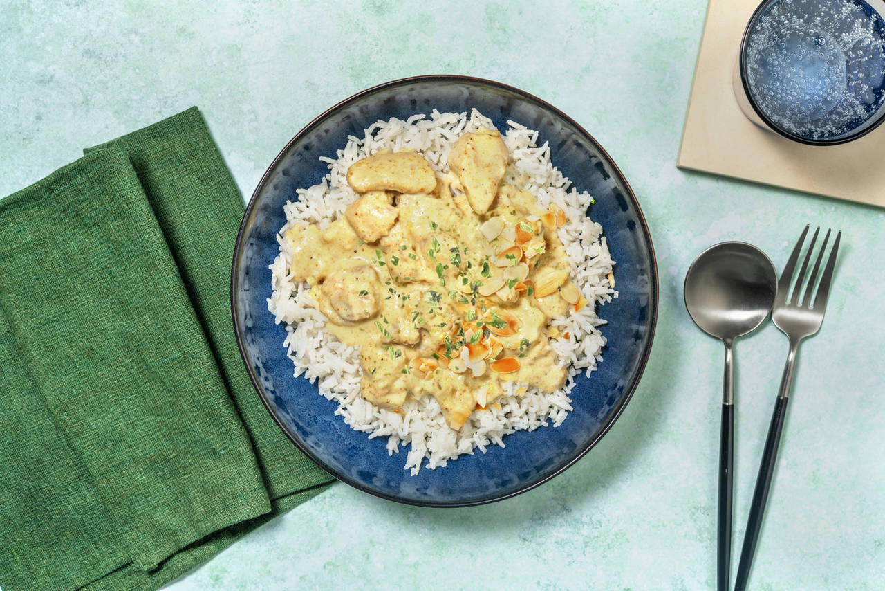 Pollo con salsa de almendras acompañado de arroz basmati