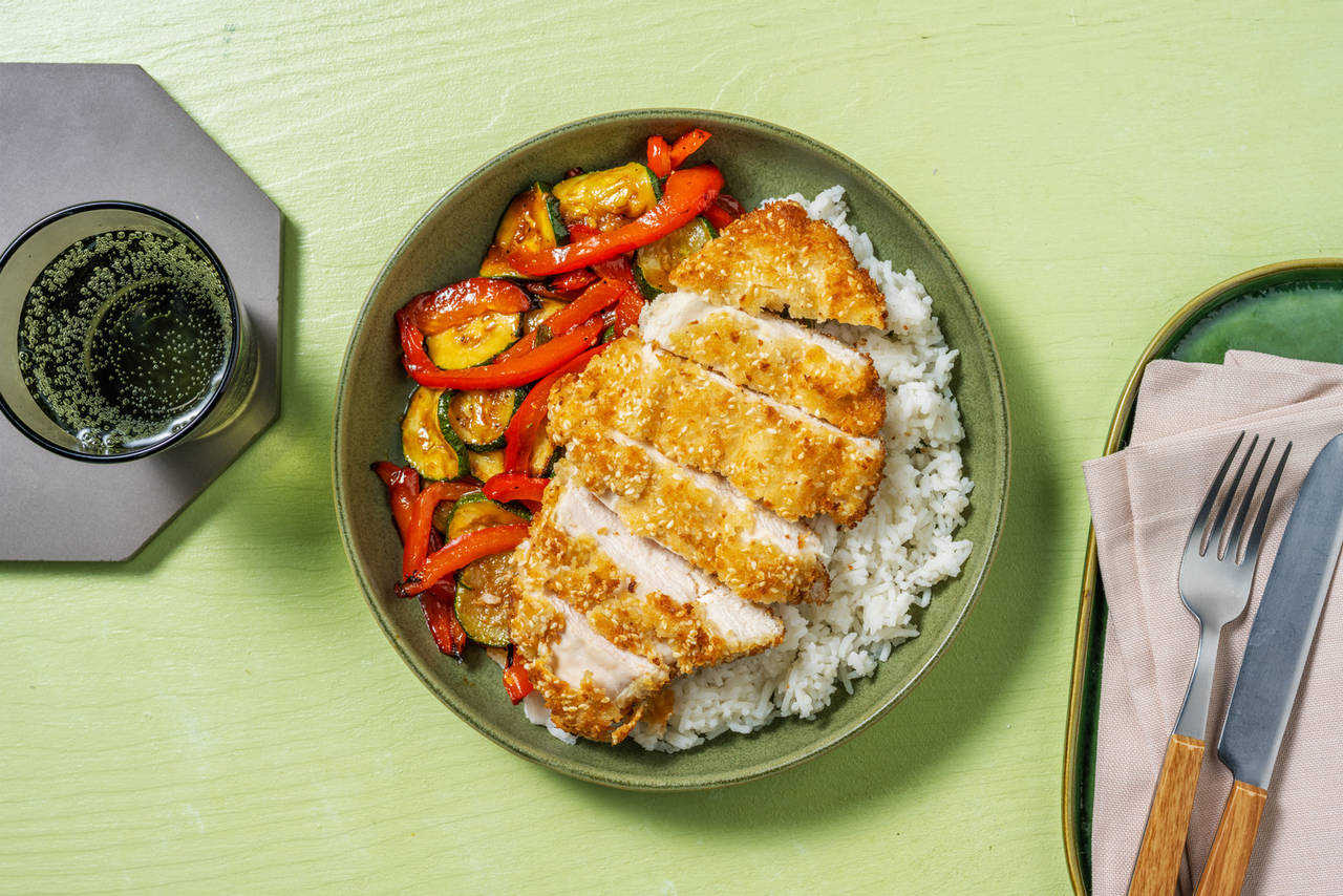 Pollo con costra de sésamo con verduras asadas en salsa de miel y soja y arroz basmati