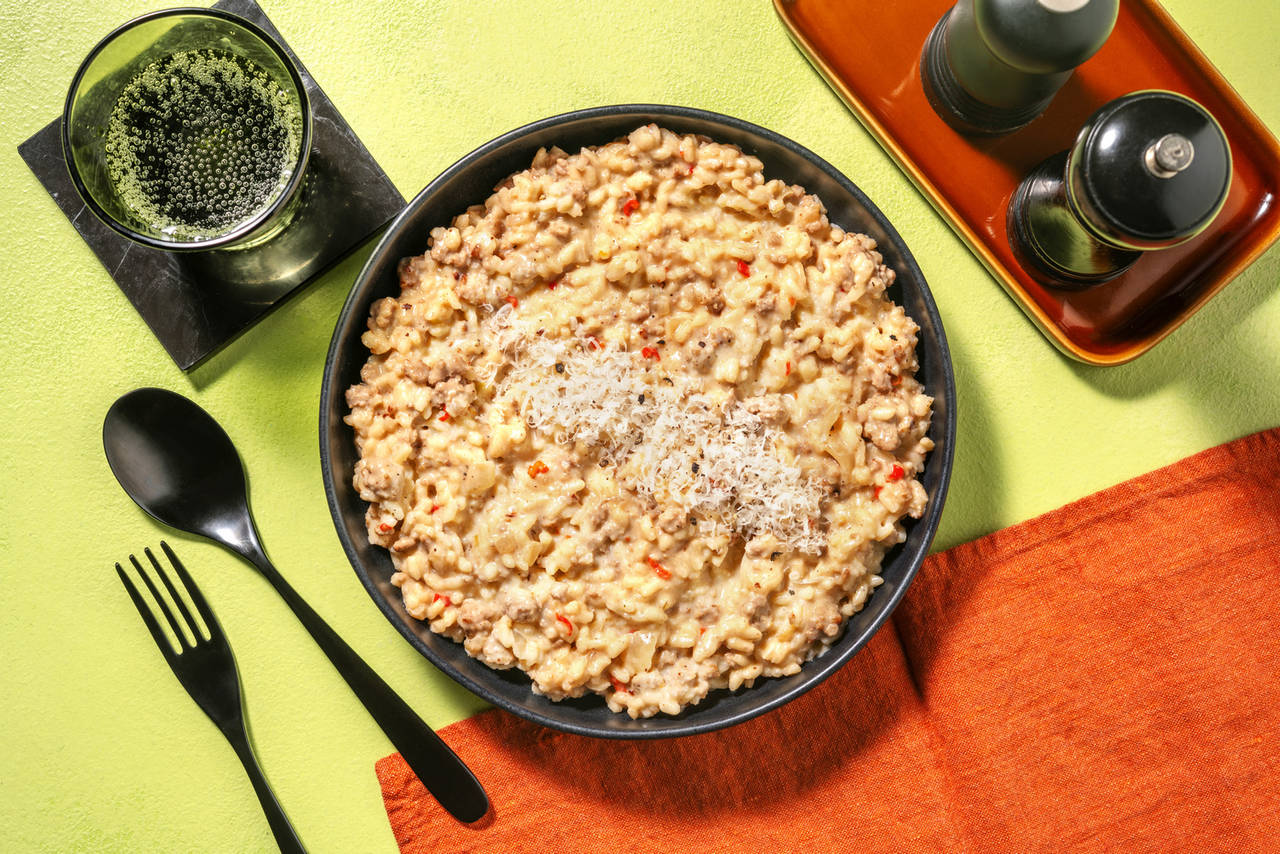 Risotto cremoso con butifarra con queso italiano y chili rojo