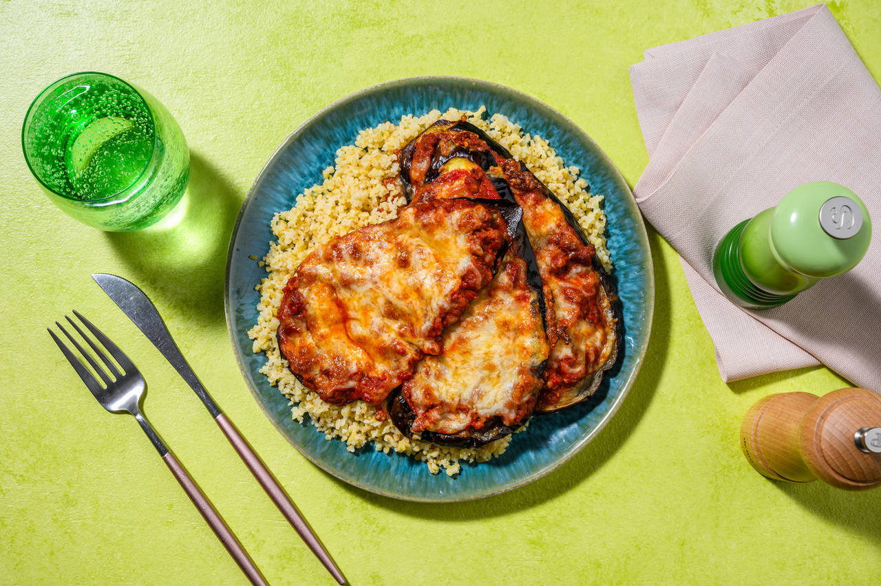 Berenjenas gratinadas con carne de ternera acompañadas de bulgur