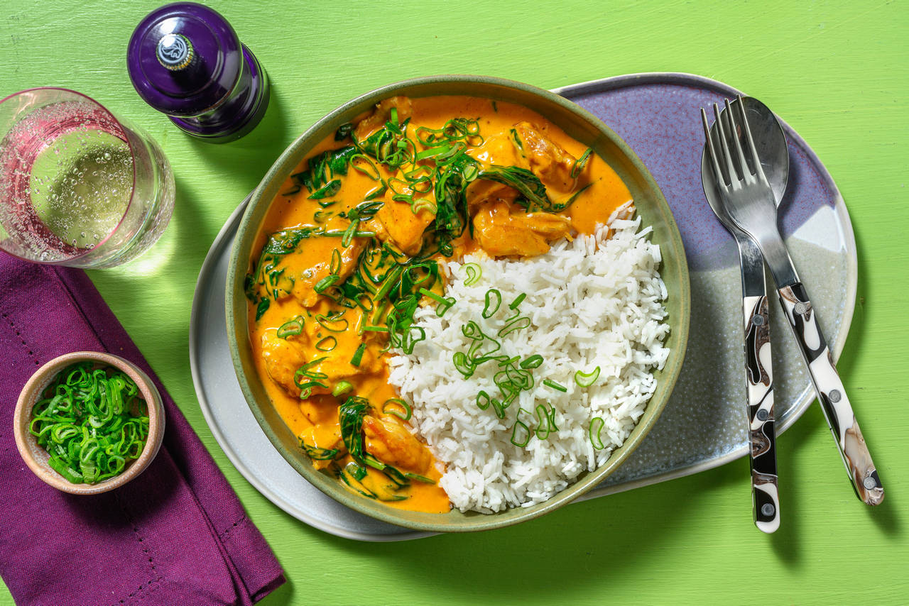 Pollo en salsa de pimentón y avellanas con espinacas y arroz basmati