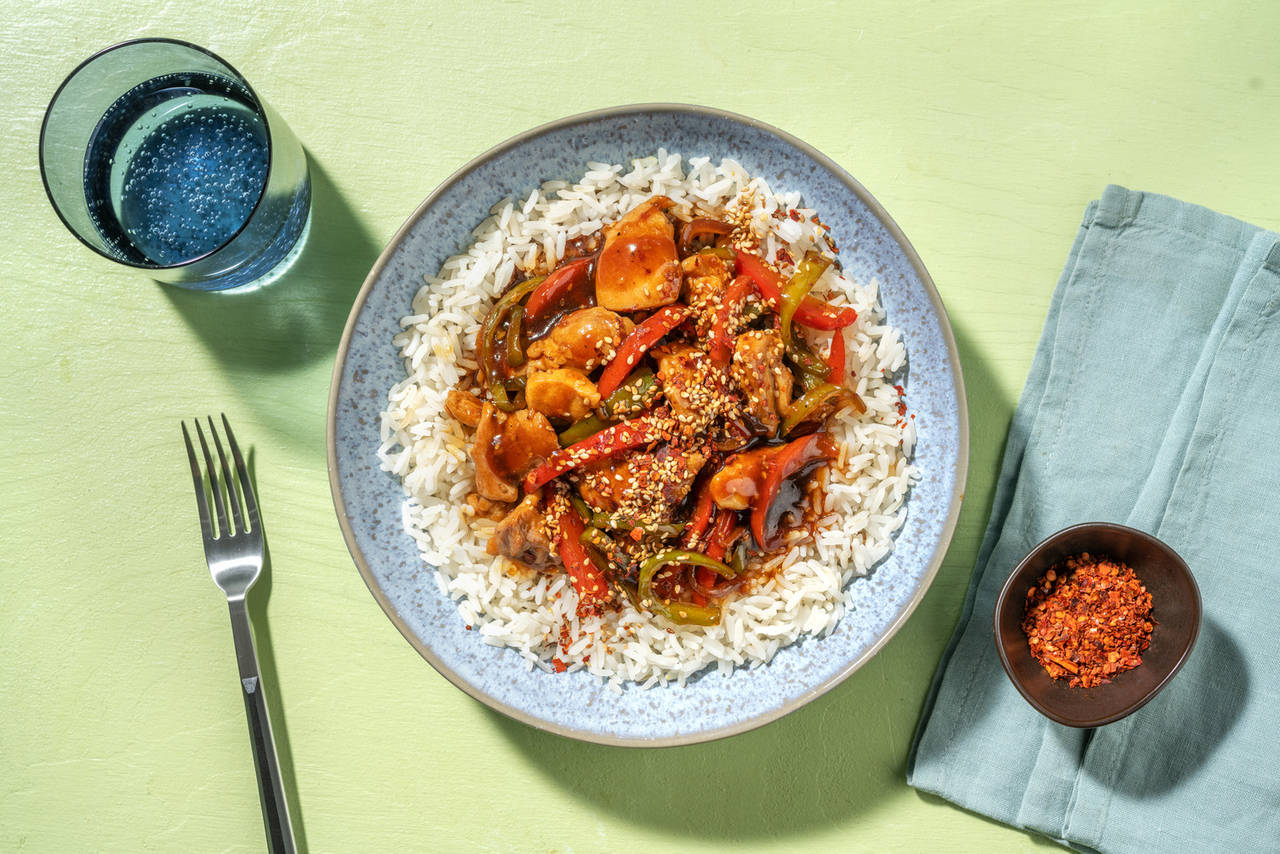 Pollo teriyaki con pimientos con arroz basmati y semillas de sésamo