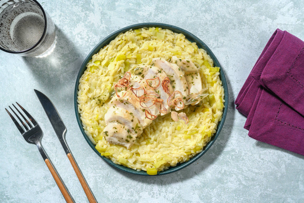 Risotto de orzo con pechuga de pollo con pecorino y chalota salteada