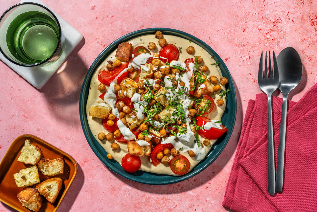 Garbanzos en dos texturas con tomates marinados con pan de pita especiado y salsa de menta