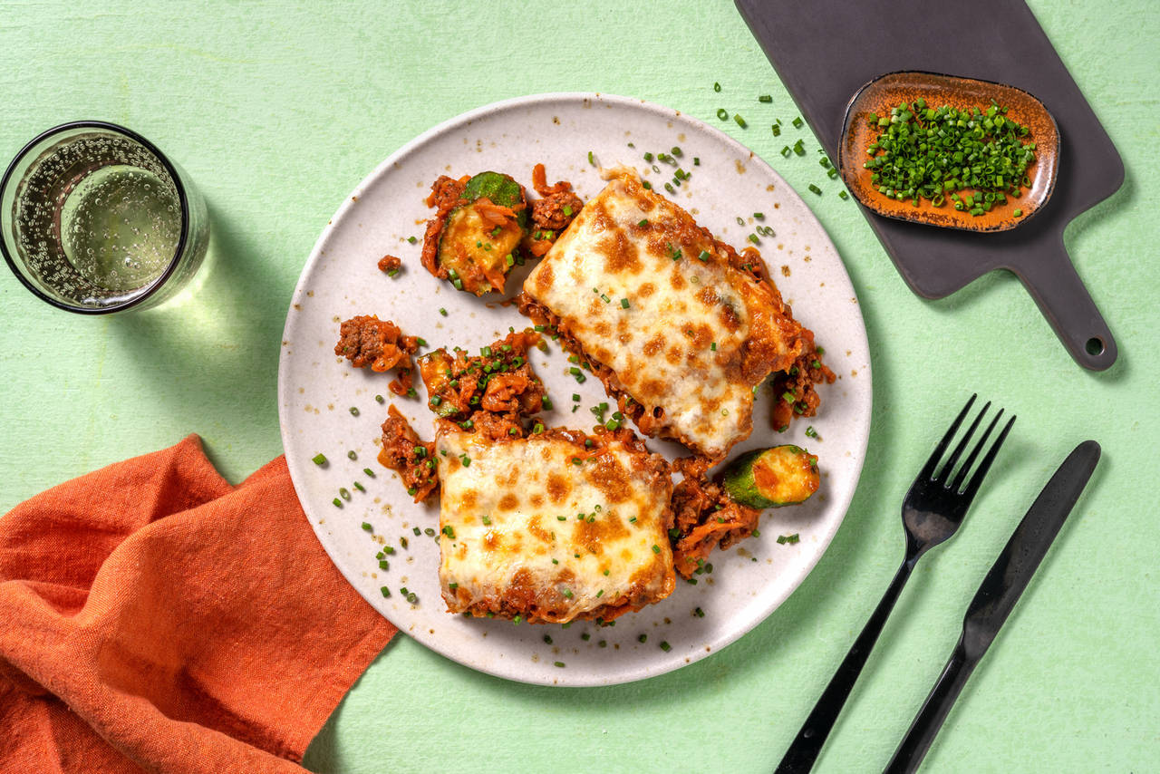 Lasaña de calabacín con carne de ternera queso gratinado y cebollino